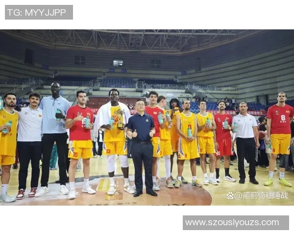 篮球巨星跨界热议足球赛场激情碰撞引发球迷广泛关注