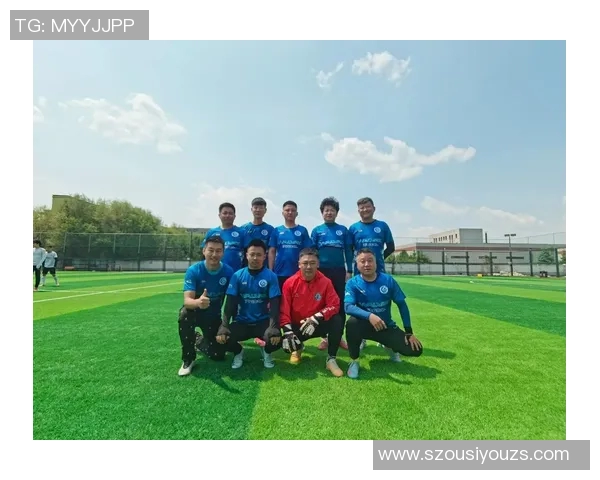 两个小孩心中的足球偶像是谁? 两个小孩心中的足球偶像是谁?